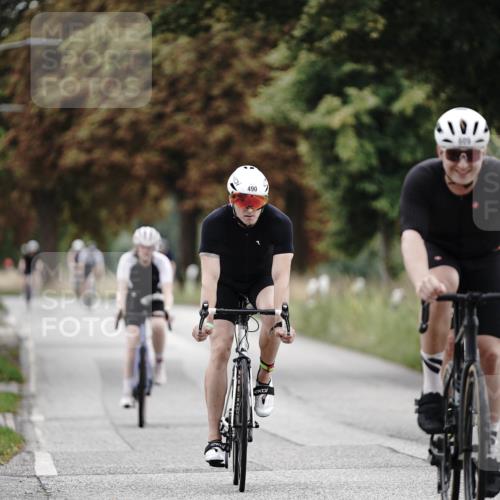 30.08.2026 - Elbe Triathlon Hamburg Michael Burmester http://msf.ph/oto/10071589 30.08.2026 10:06:34 Radfahren 490, 498, 555, 609, 906 meine-sportfotos.de