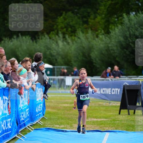 30.08.2026 - Elbe Triathlon Hamburg LAZAROV Photography http://msf.ph/oto/10071622 30.08.2026 12:59:55 Ziel 1879 meine-sportfotos.de