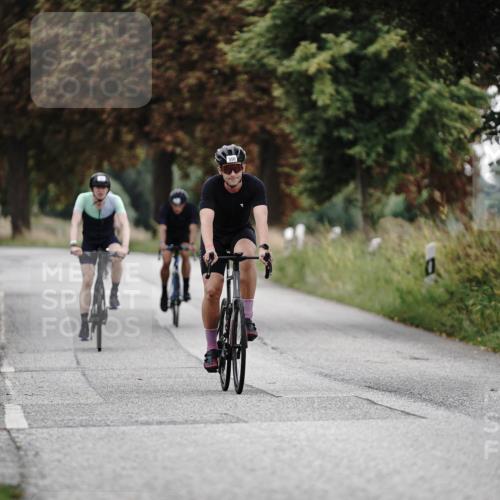 30.08.2026 - Elbe Triathlon Hamburg Michael Burmester http://msf.ph/oto/10071628 30.08.2026 10:06:51 Radfahren 449, 550, 794, 875, 977 meine-sportfotos.de