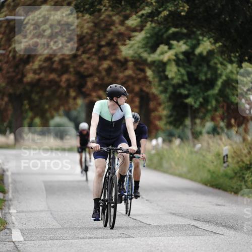 30.08.2026 - Elbe Triathlon Hamburg Michael Burmester http://msf.ph/oto/10071633 30.08.2026 10:06:53 Radfahren 449, 550, 794, 977 meine-sportfotos.de