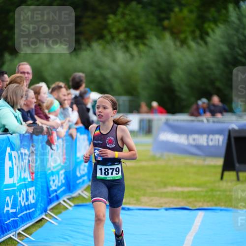30.08.2026 - Elbe Triathlon Hamburg LAZAROV Photography http://msf.ph/oto/10071636 30.08.2026 12:59:57 Ziel 1879 meine-sportfotos.de
