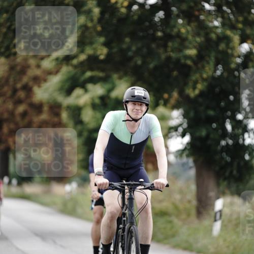 30.08.2026 - Elbe Triathlon Hamburg Michael Burmester http://msf.ph/oto/10071637 30.08.2026 10:06:54 Radfahren 449, 550, 794, 977 meine-sportfotos.de