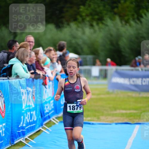 30.08.2026 - Elbe Triathlon Hamburg LAZAROV Photography http://msf.ph/oto/10071639 30.08.2026 12:59:57 Ziel 1879 meine-sportfotos.de