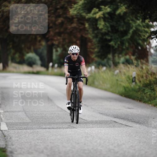 30.08.2026 - Elbe Triathlon Hamburg Michael Burmester http://msf.ph/oto/10071641 30.08.2026 10:06:57 Radfahren 449, 794, 977 meine-sportfotos.de