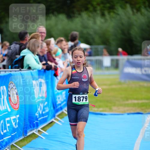 30.08.2026 - Elbe Triathlon Hamburg LAZAROV Photography http://msf.ph/oto/10071643 30.08.2026 12:59:58 Ziel 1879 meine-sportfotos.de