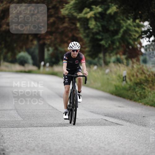 30.08.2026 - Elbe Triathlon Hamburg Michael Burmester http://msf.ph/oto/10071645 30.08.2026 10:06:57 Radfahren 449, 794, 977 meine-sportfotos.de