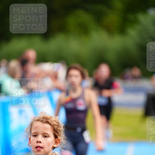 30.08.2026 - Elbe Triathlon Hamburg LAZAROV Photography http://msf.ph/oto/10071690 30.08.2026 13:03:11 Ziel 1808, 1883 meine-sportfotos.de