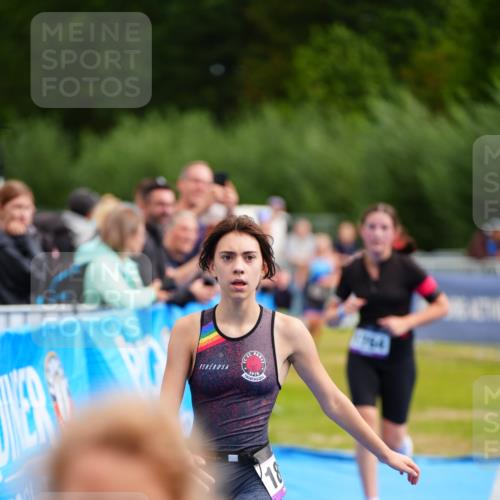 30.08.2026 - Elbe Triathlon Hamburg LAZAROV Photography http://msf.ph/oto/10071695 30.08.2026 13:03:11 Ziel 1808, 1883 meine-sportfotos.de