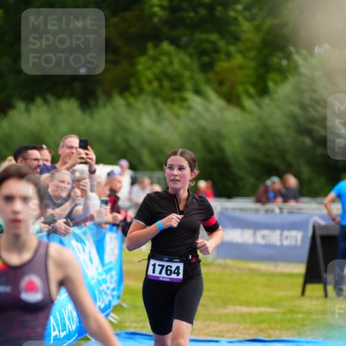 30.08.2026 - Elbe Triathlon Hamburg LAZAROV Photography http://msf.ph/oto/10071704 30.08.2026 13:03:12 Ziel 1808, 1813, 1883 meine-sportfotos.de