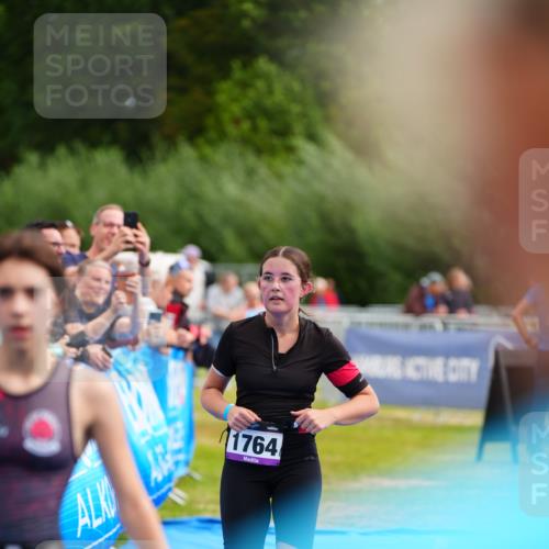 30.08.2026 - Elbe Triathlon Hamburg LAZAROV Photography http://msf.ph/oto/10071707 30.08.2026 13:03:13 Ziel 1808, 1813 meine-sportfotos.de