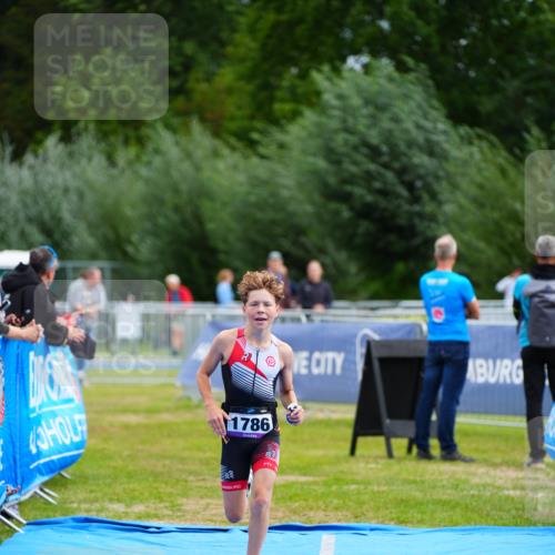30.08.2026 - Elbe Triathlon Hamburg LAZAROV Photography http://msf.ph/oto/10071737 30.08.2026 13:04:24 Ziel 1786 meine-sportfotos.de