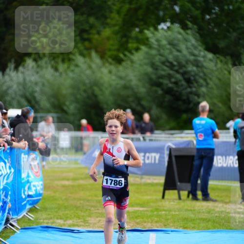 30.08.2026 - Elbe Triathlon Hamburg LAZAROV Photography http://msf.ph/oto/10071741 30.08.2026 13:04:24 Ziel 1786 meine-sportfotos.de