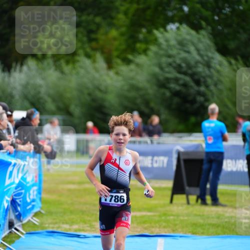 30.08.2026 - Elbe Triathlon Hamburg LAZAROV Photography http://msf.ph/oto/10071747 30.08.2026 13:04:25 Ziel 1786 meine-sportfotos.de