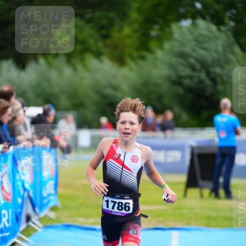 30.08.2026 - Elbe Triathlon Hamburg LAZAROV Photography http://msf.ph/oto/10071755 30.08.2026 13:04:25 Ziel 1786 meine-sportfotos.de