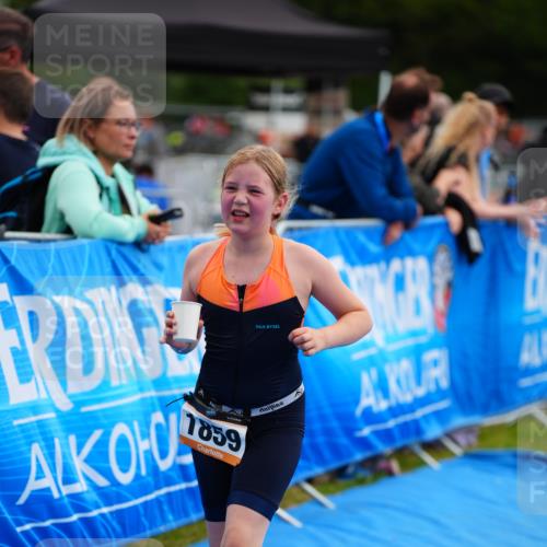 30.08.2026 - Elbe Triathlon Hamburg LAZAROV Photography http://msf.ph/oto/10071782 30.08.2026 13:05:57 Ziel 1859 meine-sportfotos.de