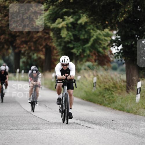 30.08.2026 - Elbe Triathlon Hamburg Michael Burmester http://msf.ph/oto/10071795 30.08.2026 10:08:33 Radfahren 395, 500, 509, 676, 834, 889, 908 meine-sportfotos.de