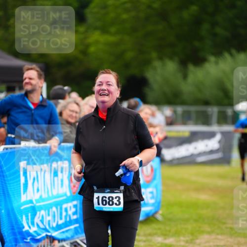30.08.2026 - Elbe Triathlon Hamburg LAZAROV Photography http://msf.ph/oto/10071808 30.08.2026 13:06:14 Ziel 1683, 1766, 1782 meine-sportfotos.de