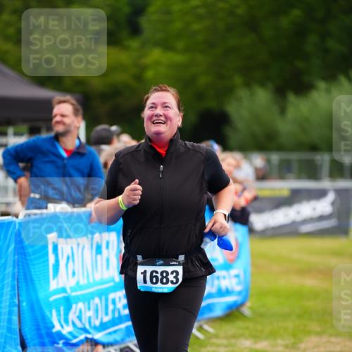30.08.2026 - Elbe Triathlon Hamburg LAZAROV Photography http://msf.ph/oto/10071811 30.08.2026 13:06:14 Ziel 1683, 1766, 1782 meine-sportfotos.de
