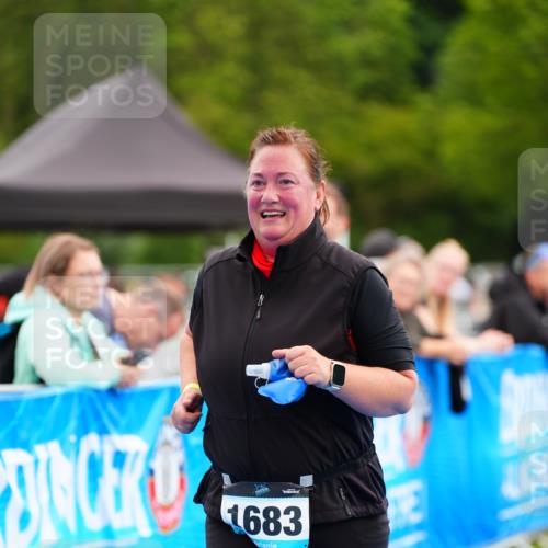 30.08.2026 - Elbe Triathlon Hamburg LAZAROV Photography http://msf.ph/oto/10071819 30.08.2026 13:06:16 Ziel 1683, 1766, 1782 meine-sportfotos.de