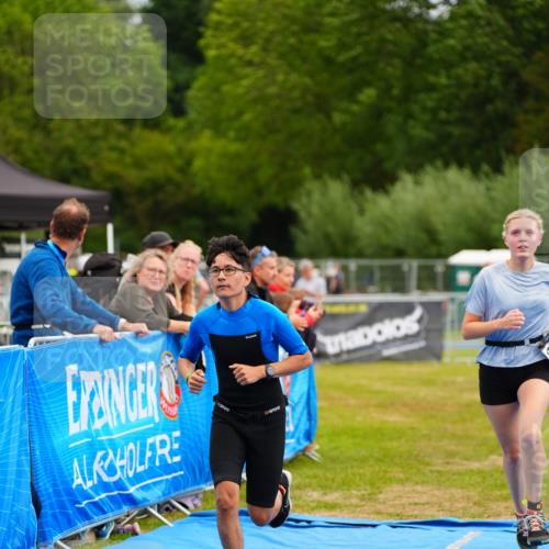 30.08.2026 - Elbe Triathlon Hamburg LAZAROV Photography http://msf.ph/oto/10071827 30.08.2026 13:06:20 Ziel 1766, 1782 meine-sportfotos.de