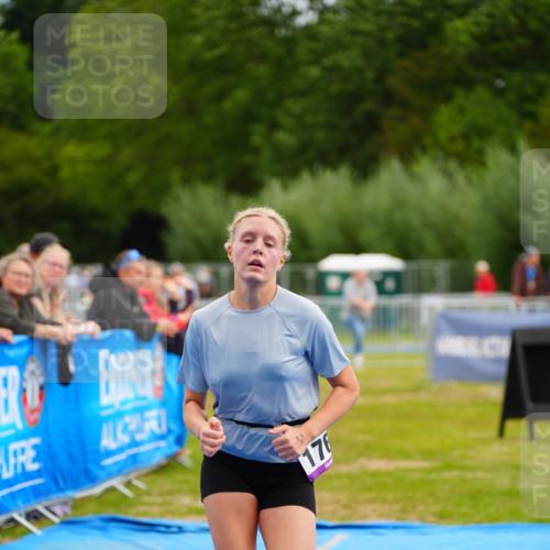 30.08.2026 - Elbe Triathlon Hamburg LAZAROV Photography http://msf.ph/oto/10071838 30.08.2026 13:06:21 Ziel 1766, 1782 meine-sportfotos.de