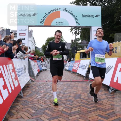 30.08.2026 - Blankeneser Heldenlauf Lena Gebhardt http://msf.ph/oto/10071839 30.08.2026 10:12:35 Ziel 5105, 5365, 5453, 5560 meine-sportfotos.de