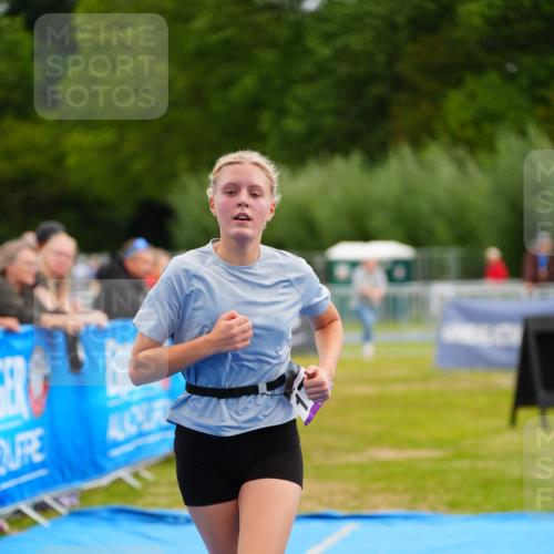 30.08.2026 - Elbe Triathlon Hamburg LAZAROV Photography http://msf.ph/oto/10071841 30.08.2026 13:06:21 Ziel 1766, 1782 meine-sportfotos.de