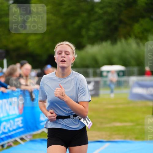 30.08.2026 - Elbe Triathlon Hamburg LAZAROV Photography http://msf.ph/oto/10071843 30.08.2026 13:06:21 Ziel 1766, 1782 meine-sportfotos.de