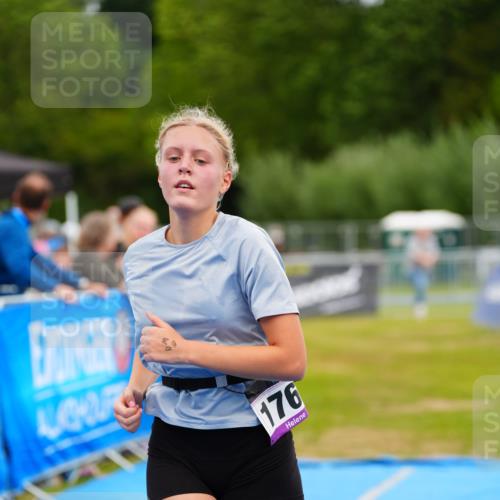 30.08.2026 - Elbe Triathlon Hamburg LAZAROV Photography http://msf.ph/oto/10071845 30.08.2026 13:06:22 Ziel 1766, 1782 meine-sportfotos.de