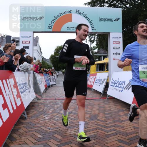 30.08.2026 - Blankeneser Heldenlauf Lena Gebhardt http://msf.ph/oto/10071846 30.08.2026 10:12:35 Ziel 5105, 5365, 5453, 5560 meine-sportfotos.de