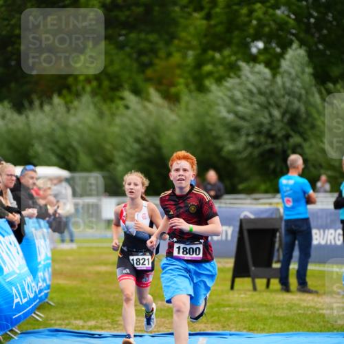 30.08.2026 - Elbe Triathlon Hamburg LAZAROV Photography http://msf.ph/oto/10071850 30.08.2026 13:07:04 Ziel 1800, 1821 meine-sportfotos.de