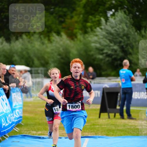 30.08.2026 - Elbe Triathlon Hamburg LAZAROV Photography http://msf.ph/oto/10071857 30.08.2026 13:07:04 Ziel 1800, 1821 meine-sportfotos.de