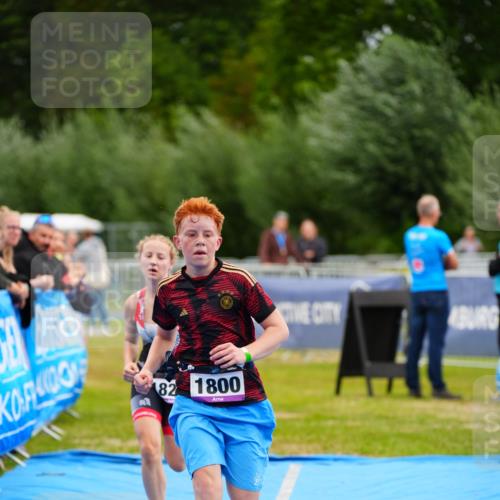 30.08.2026 - Elbe Triathlon Hamburg LAZAROV Photography http://msf.ph/oto/10071864 30.08.2026 13:07:05 Ziel 1800, 1821 meine-sportfotos.de