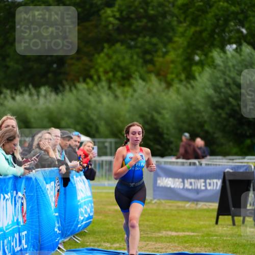 30.08.2026 - Elbe Triathlon Hamburg LAZAROV Photography http://msf.ph/oto/10071881 30.08.2026 13:07:21 Ziel 1815 meine-sportfotos.de