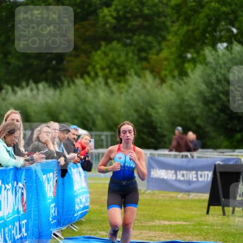 30.08.2026 - Elbe Triathlon Hamburg LAZAROV Photography http://msf.ph/oto/10071883 30.08.2026 13:07:22 Ziel 1815 meine-sportfotos.de