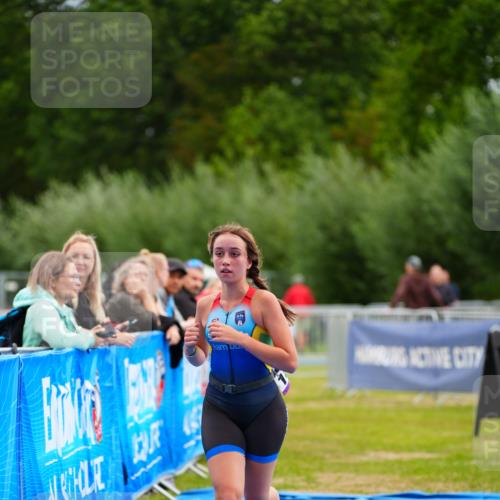 30.08.2026 - Elbe Triathlon Hamburg LAZAROV Photography http://msf.ph/oto/10071892 30.08.2026 13:07:23 Ziel 1815 meine-sportfotos.de