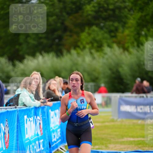 30.08.2026 - Elbe Triathlon Hamburg LAZAROV Photography http://msf.ph/oto/10071894 30.08.2026 13:07:23 Ziel 1815 meine-sportfotos.de