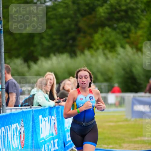 30.08.2026 - Elbe Triathlon Hamburg LAZAROV Photography http://msf.ph/oto/10071897 30.08.2026 13:07:23 Ziel 1815 meine-sportfotos.de