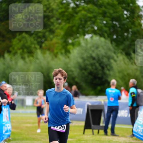 30.08.2026 - Elbe Triathlon Hamburg LAZAROV Photography http://msf.ph/oto/10071917 30.08.2026 13:07:39 Ziel 1729, 1778 meine-sportfotos.de