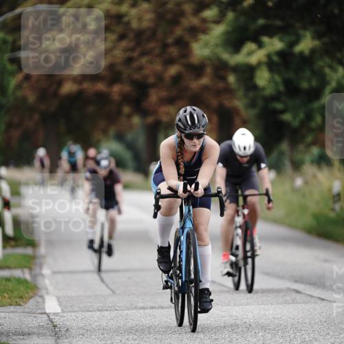 30.08.2026 - Elbe Triathlon Hamburg Michael Burmester http://msf.ph/oto/10071923 30.08.2026 10:09:44 Radfahren 693, 716, 811, 828, 896, 929, 1897 meine-sportfotos.de