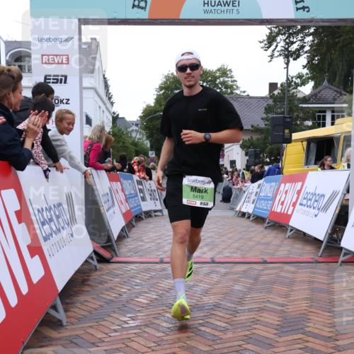 30.08.2026 - Blankeneser Heldenlauf Lena Gebhardt http://msf.ph/oto/10071972 30.08.2026 10:13:06 Ziel 1729, 5419, 5448 meine-sportfotos.de