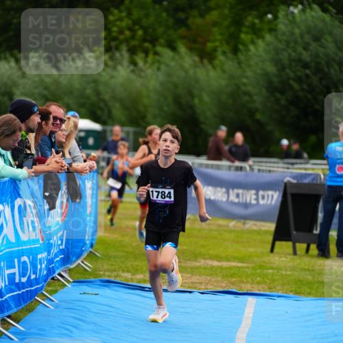 30.08.2026 - Elbe Triathlon Hamburg LAZAROV Photography http://msf.ph/oto/10071984 30.08.2026 13:09:19 Ziel 1777, 1784, 1828 meine-sportfotos.de