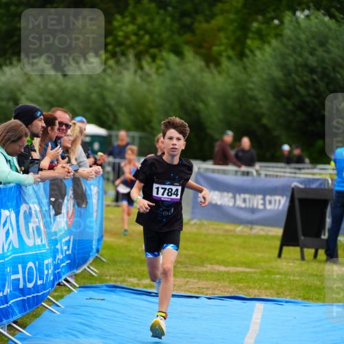30.08.2026 - Elbe Triathlon Hamburg LAZAROV Photography http://msf.ph/oto/10071987 30.08.2026 13:09:19 Ziel 1777, 1784, 1828 meine-sportfotos.de