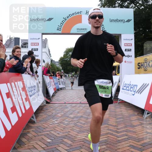 30.08.2026 - Blankeneser Heldenlauf Lena Gebhardt http://msf.ph/oto/10071989 30.08.2026 10:13:06 Ziel 1729, 5419, 5448 meine-sportfotos.de