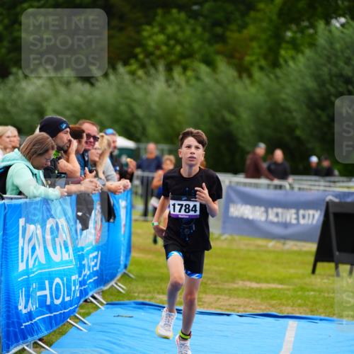 30.08.2026 - Elbe Triathlon Hamburg LAZAROV Photography http://msf.ph/oto/10071991 30.08.2026 13:09:19 Ziel 1777, 1784, 1828 meine-sportfotos.de