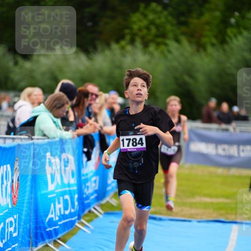 30.08.2026 - Elbe Triathlon Hamburg LAZAROV Photography http://msf.ph/oto/10072002 30.08.2026 13:09:20 Ziel 1777, 1784, 1828 meine-sportfotos.de