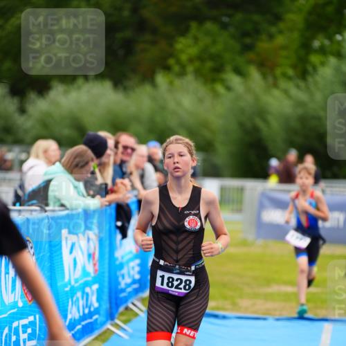 30.08.2026 - Elbe Triathlon Hamburg LAZAROV Photography http://msf.ph/oto/10072019 30.08.2026 13:09:22 Ziel 1777, 1784, 1828 meine-sportfotos.de