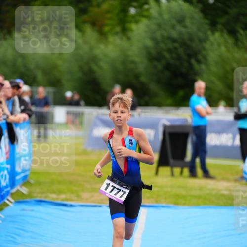 30.08.2026 - Elbe Triathlon Hamburg LAZAROV Photography http://msf.ph/oto/10072026 30.08.2026 13:09:24 Ziel 1777, 1784, 1828 meine-sportfotos.de