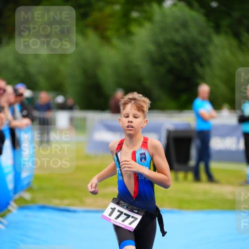 30.08.2026 - Elbe Triathlon Hamburg LAZAROV Photography http://msf.ph/oto/10072034 30.08.2026 13:09:25 Ziel 1777, 1828 meine-sportfotos.de