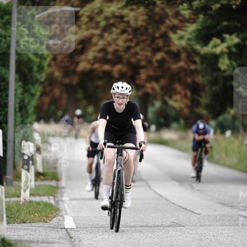 30.08.2026 - Elbe Triathlon Hamburg Michael Burmester http://msf.ph/oto/10072035 30.08.2026 10:10:42 Radfahren 419, 462, 541, 658, 849, 856, 911, 933, 960 meine-sportfotos.de